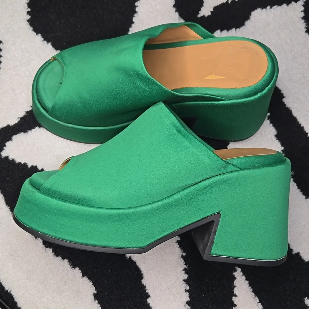 Ganni Green Mules & Clogs Vibrant Design - Picture 2 of 10